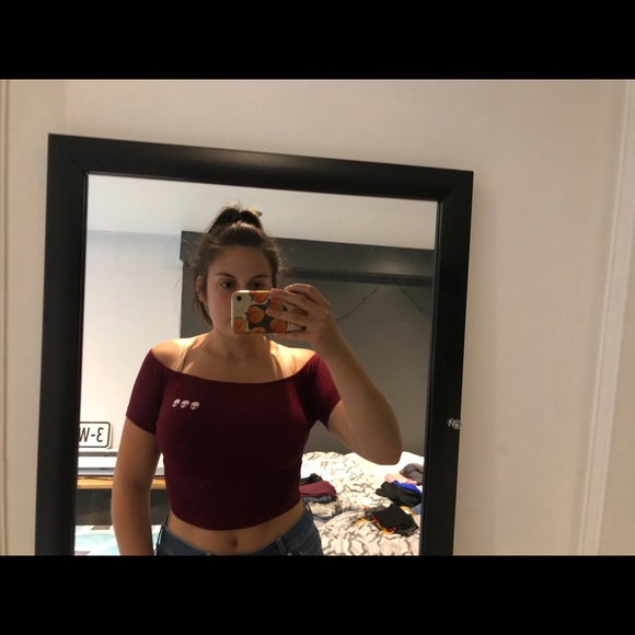 🌟3 for $25🌟 - Maroon Alien T-Shirt - Picture 2 of 3